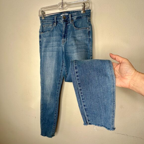 Good American Blue Good Legs Cropped Mid-Rise Body Hug Booty Shaping Raw Hem 28 - Picture 6 of 15